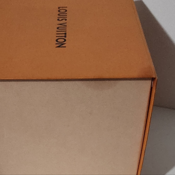 Louis Vuitton Perfume box with gift cards. Authentic. - Picture 12 of 13